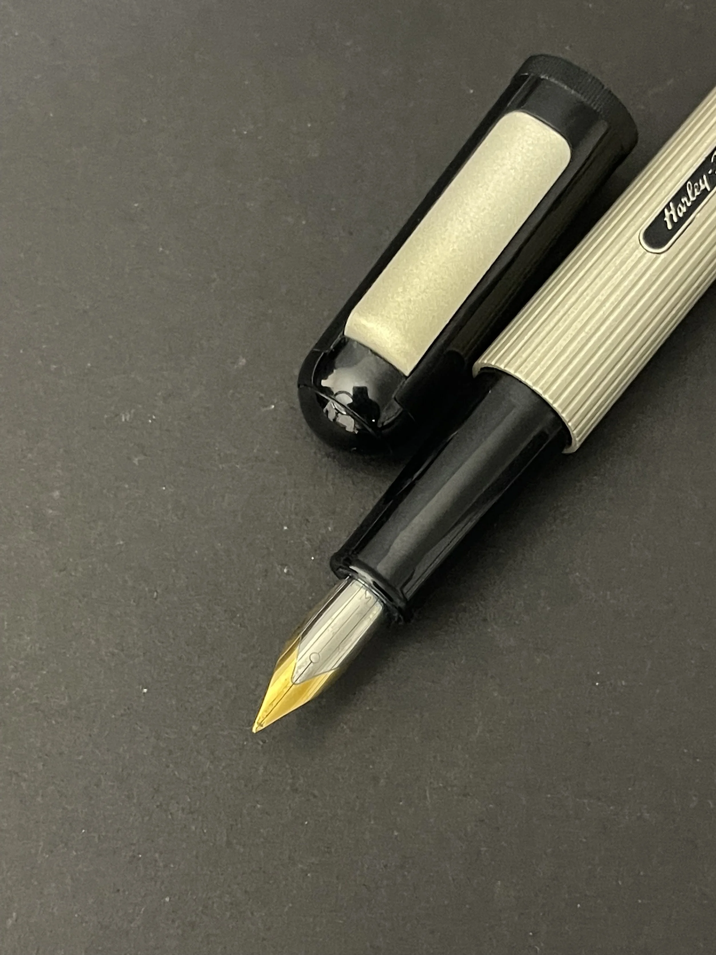 HARLEY-DAVIDSON RETRACTABLE FOUNTAIN PEN — ST. JOHN'S PENS